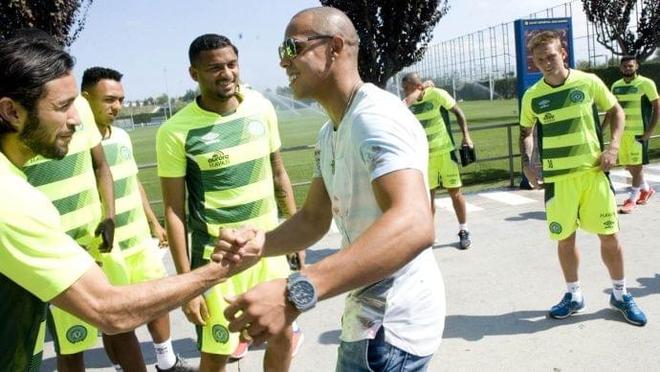 是他对自己 是他对自己