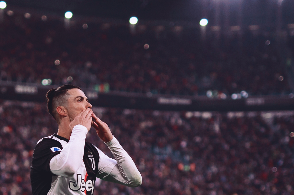 他在场上总 他在场上总