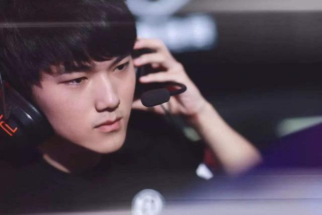 湖人建队太奇葩！艾顿软货，其余配角攻守不兼备，替补存多个混子